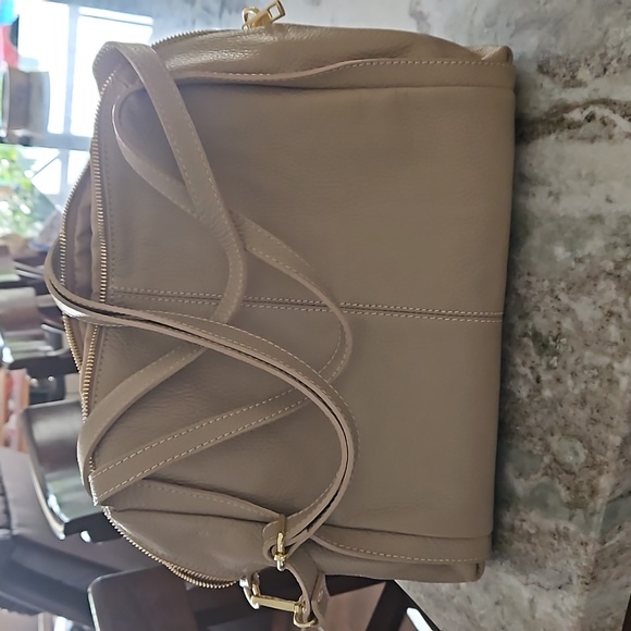 Beautiful leather cross body bag 13.5 wide x 10 high x 6 deep - Picture 4 of 4